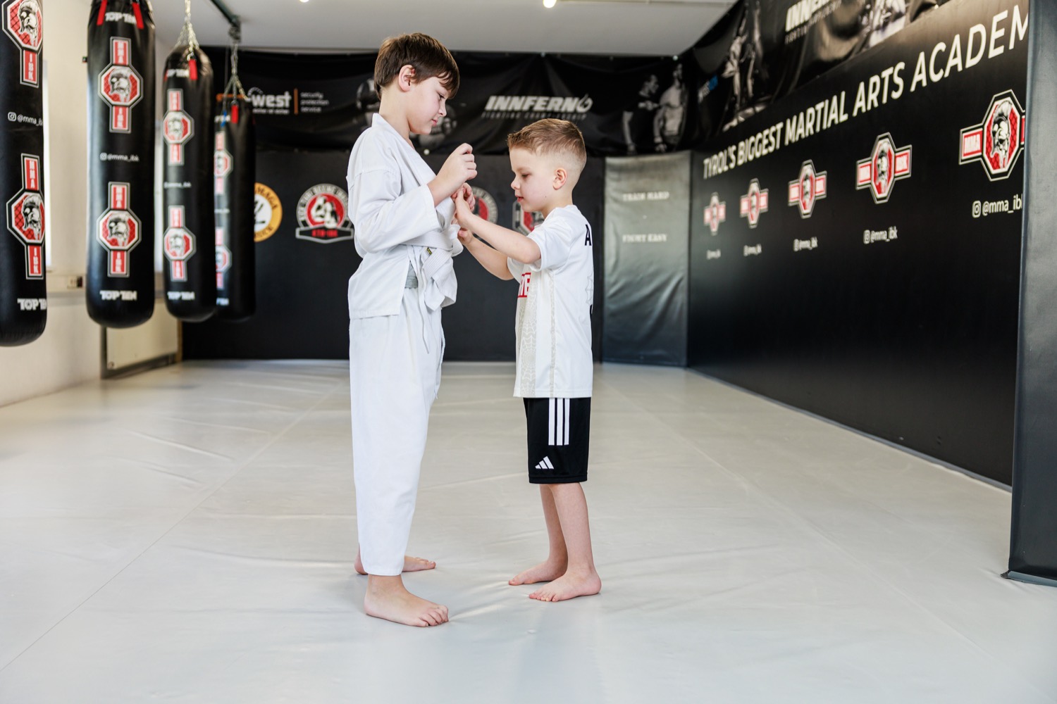 BJJ Kids von 7 bis 11 Jahren im Gi